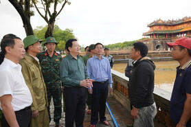 Phó Thủ tướng Chính phủ Mai Văn Chính kiểm tra khắc phục mưa lũ ở Huế