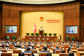 Bộ trưởng Nguyễn Hồng Diên trình bày Tờ trình dự án Luật Thương mại điện tử