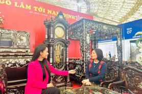 Ngắm phiến gỗ 1,5 tỷ đồng tại Hội chợ Mùa Xuân 2026