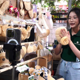Vẫn lo các nhà kinh doanh nhỏ đối mặt rào cản lớn trên ‘chợ online’