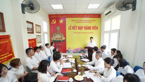 Lãnh đạo báo Tuổi trẻ Thủ đô được trao tặng Kỷ niệm chương "Vì sự nghiệp Tuyên giáo"