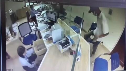 Công an TP Hà Nội truy tìm đối tượng cướp ngân hàng