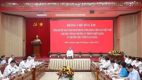 Tổng Bí thư Tô Lâm: Kiến tạo trục phát triển “núi - đồng bằng - biên giới - biển đảo”