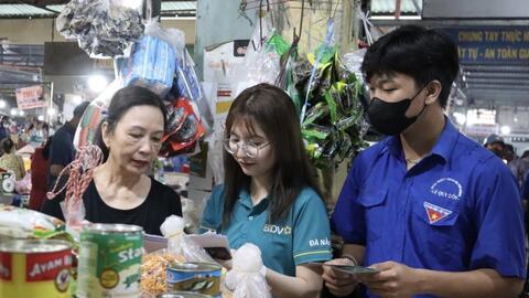 Đồng hành cùng bà con tiểu thương, chợ truyền thống chuyển đổi số