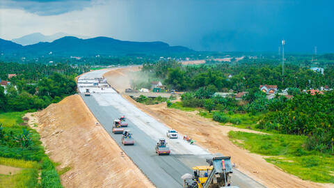 'Chạy nước rút' thi công, sẵn sàng thông xe tuyến cao tốc Quảng Ngãi - Hoài Nhơn