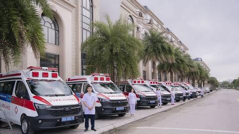 Tập đoàn Vingroup trao tặng 15 xe cấp cứu cho tỉnh Hà Tĩnh