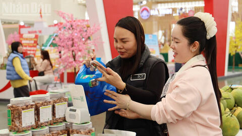 Thương mại điện tử xuyên biên giới đưa đặc sản quê nhà đến kiều bào