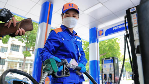 Giá xăng dầu hôm nay 25/6: Tiếp tục giảm sâu