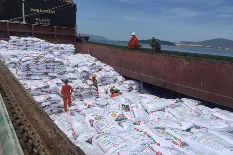 Hưởng lợi từ giá tăng cao, kim ngạch xuất khẩu phân bón tăng tới 125%