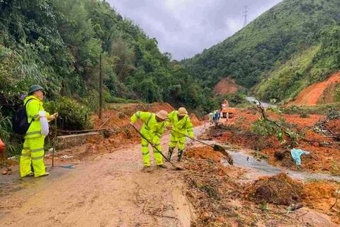 Hoàn lưu bão số 11 gây mưa lớn, Thủ tướng yêu cầu hỗ trợ di dời dân