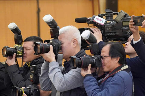 Sắp xếp các cơ quan báo chí, trường học theo Nghị quyết 105