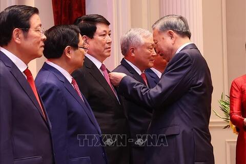 Tri ân các đồng chí Ủy viên Bộ Chính trị, Ủy viên Ban Bí thư các thời kỳ