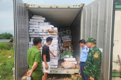 Quảng Ninh: Phát hiện, thu giữ hơn 25 tấn thực phẩm không rõ nguồn gốc