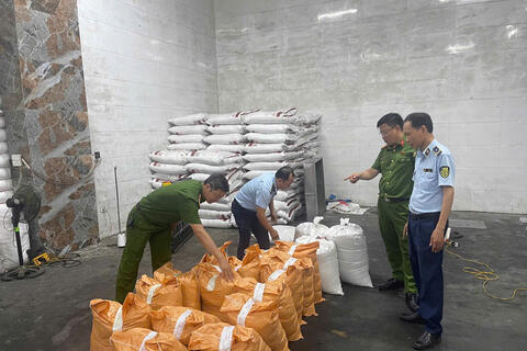 Quản lý thị trường Hà Nội xử lý 245 vụ vi phạm liên quan đến thực phẩm