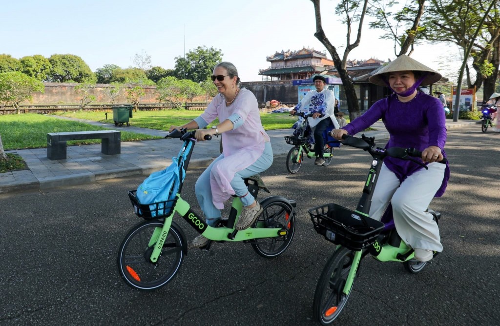 Xe đạp điện được đưa vào khai thác phục vụ du khách với trải nghiệm tham quan yên tĩnh, thân thiện và linh hoạt hơn
