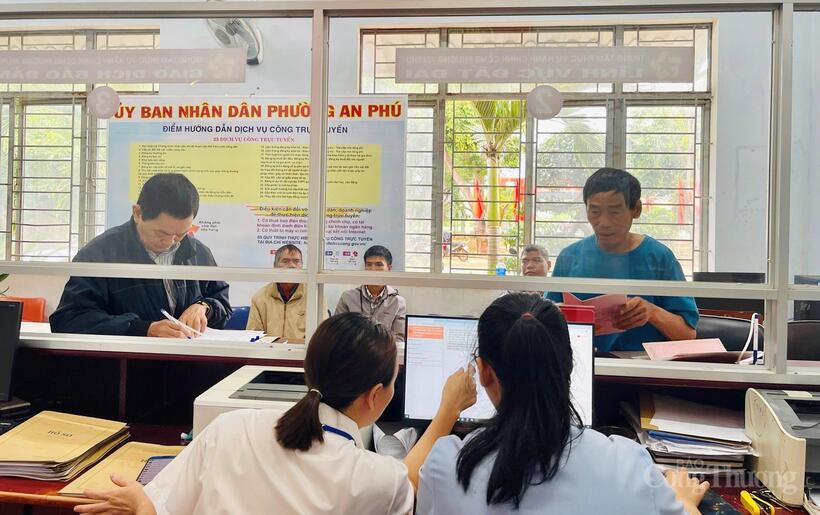 Người dân tới làm thủ tục hành chính tại Trung tâm Phục vụ hành chính công phường An Phú (tỉnh Gia Lai). Ảnh: Hiền Mai