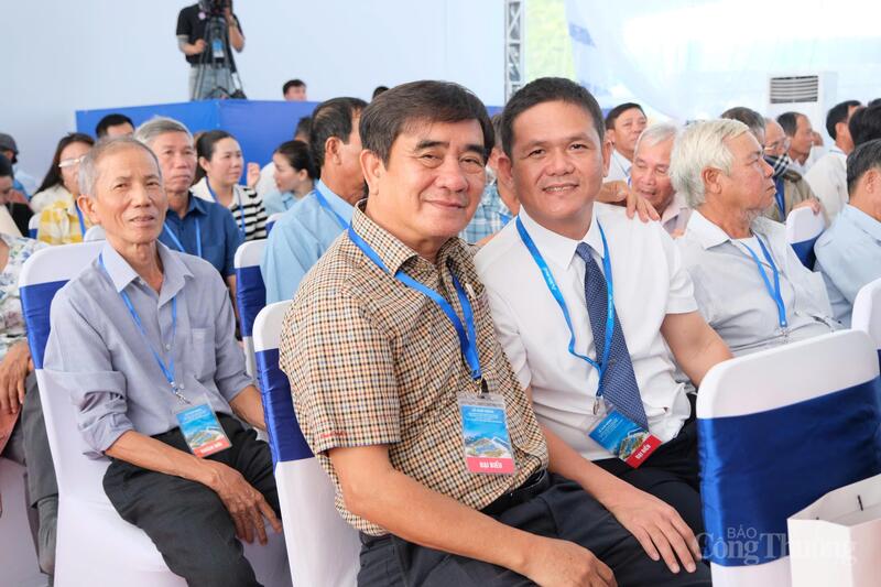 Các đại biểu tham dự buổi lễ. Ảnh: Lê Sơn