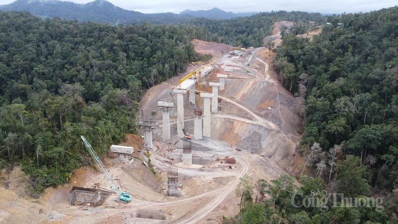 Hiện trạng thi công Dự án thành phần 2, thuộc Dự án cao tốc Khánh Hoà - Buôn Ma Thuột. Ảnh: Vũ Long