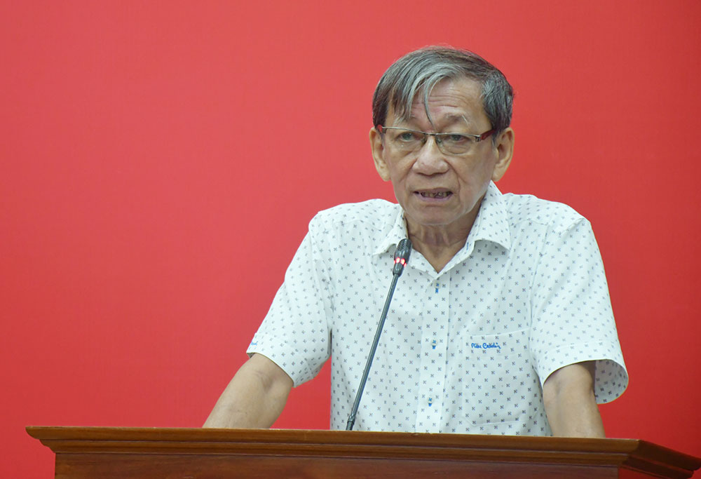 Ông Trần Anh Tuấn - Chủ tịch Hiệp hội Dừa tỉnh chia sẻ một số vấn đề về liên kết và giá cả sản phẩm dừa.