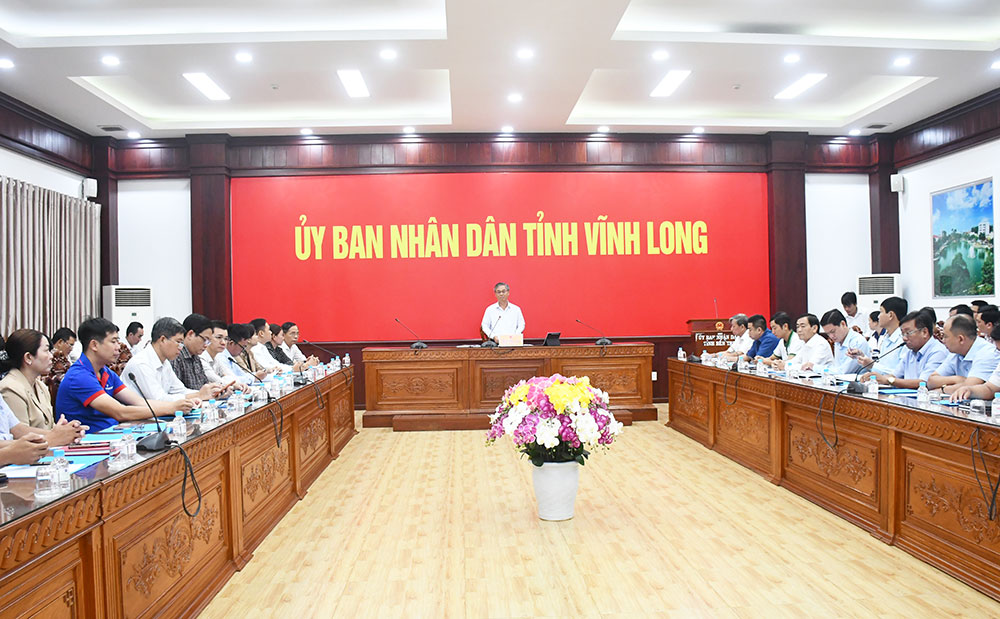 Phó Chủ tịch UBND tỉnh Châu Văn Hòa chủ trì buổi làm việc với hợp tác xã, doanh nghiệp ngành dừa.