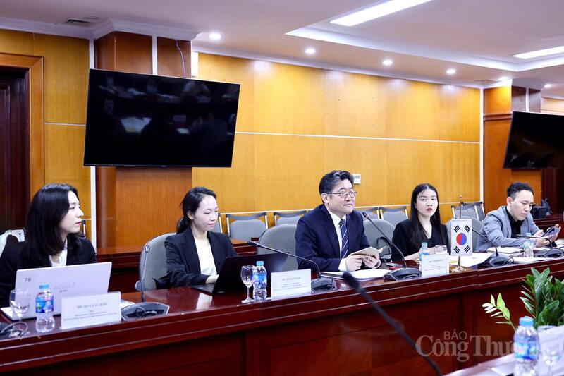 Ông Taewoo Kim, Cục trưởng Cục Chính sách an ninh thương mại, Bộ Thương mại, Công nghiệp và Tài nguyên Hàn Quốc phát biểu tại lễ ký kết. Ảnh: Quỳnh Trang