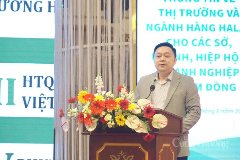Ông Nguyễn Thành Duy, Phó Vụ trưởng Vụ Trung Đông - Châu Phi, Bộ Ngoại giao trình bày tham luận với chuyên đề: Tổng quan về thị trường Halal toàn cầu và cơ hội cho địa phương, doanh nghiệp Việt Nam. Ảnh: Lê Sơn