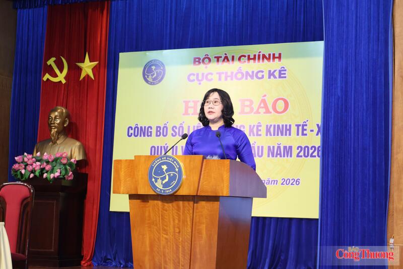 Bà Nguyễn Thị Hương, Cục trưởng Cục Thống kê phát biểu tại họp báo. Ảnh: Phương Hà