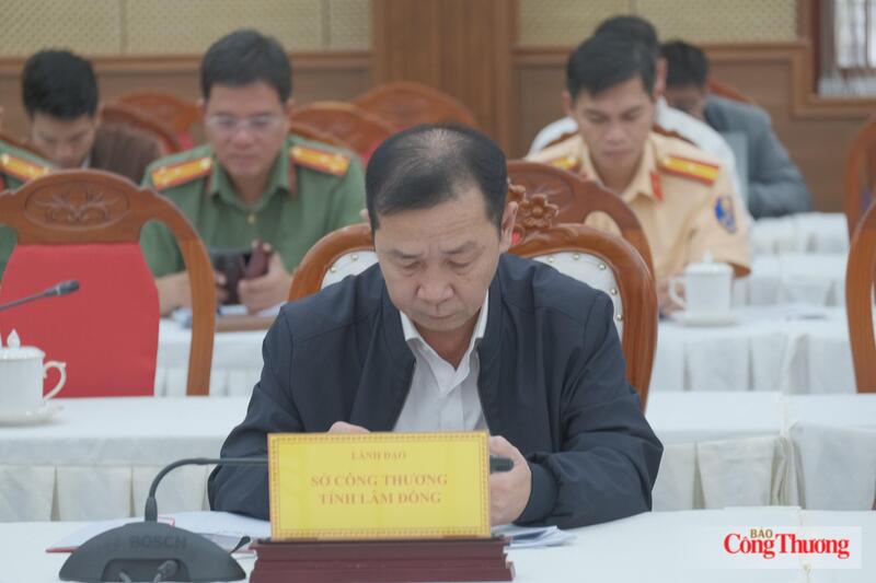 Ông Biện Tấn Tài, Phó Giám đốc Sở Công Thương tỉnh Lâm Đồng tại buổi họp báo. Ảnh: Lê Sơn
