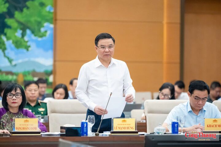Bộ trưởng Bộ Công Thương Lê Mạnh Hùng trình bày Báo cáo tóm tắt về việc tiếp thu, giải trình ý kiến của các ĐBQH và ý kiến thẩm tra của Ủy ban Kinh tế và Tài chính của Quốc hội đối với dự án Luật.