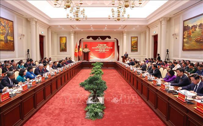 Hội nghị gặp mặt Ủy viên Bộ Chính trị, Ủy viên Ban Bí thư các thời kỳ, Ủy viên Ban Bí thư các thời kỳ, Ủy viên Trung ương Đảng khóa XIII không tái cử khóa XIV. Ảnh: Văn Điệp/TTXVN