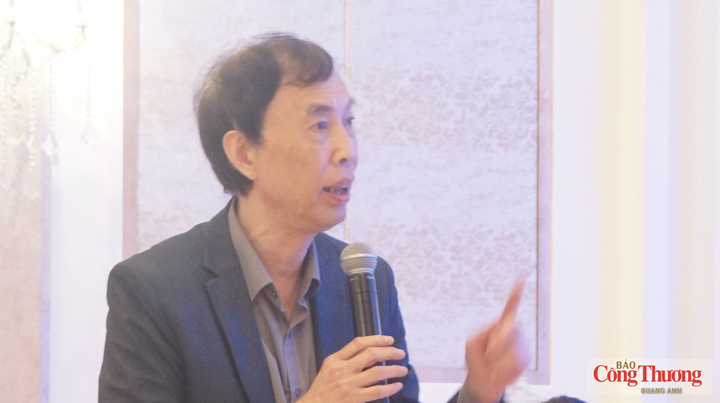 TS. Võ Trí Thành, Viện trưởng Viện Nghiên cứu Chiến lược Thương hiệu và Cạnh tranh phát biểu tại hội thảo.
