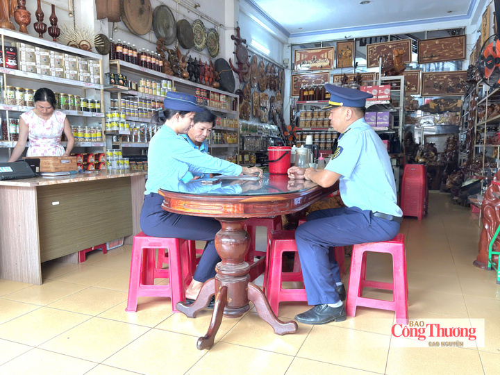 Các đội Quản lý thị trường đẩy mạnh tuyên truyền, vận động cơ sở sản xuất, kinh doanh ký cam kết không kinh doanh hàng giả, hàng kém chất lượng, hàng xâm phạm quyền sở hữu trí tuệ.