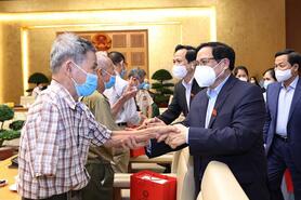 Giảm một nửa mức thu hơn 40 khoản phí, lệ phí cho người dân, doanh nghiệp