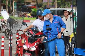Giá xăng dầu hôm nay 15/10/2025: Đột ngột giảm mạnh