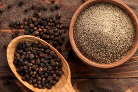 Thị trường thiếu hàng cục bộ, giá tiêu tăng 500 đồng/kg