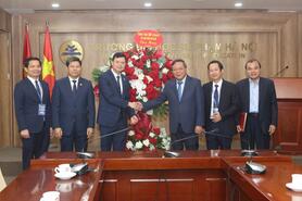 Phó Bí thư Thường trực Thành ủy Nguyễn Văn Phong thăm, chúc mừng Ngày Nhà giáo Việt Nam