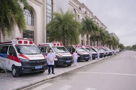Tập đoàn Vingroup trao tặng 15 xe cấp cứu cho tỉnh Hà Tĩnh