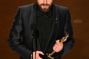 Em trai sao ‘Ở nhà một mình’ đoạt tượng vàng Oscar 2025 là ai?