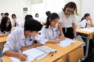 "Phí giữ chỗ" vào trường tư Hà Nội cao ngất ngưởng