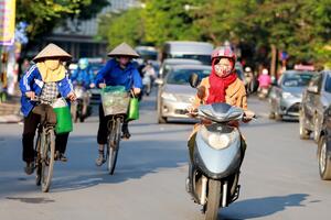 Nắng nóng bao trùm nhiều khu vực