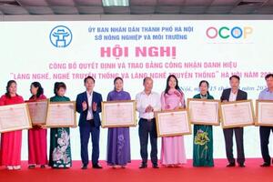 Trao bằng công nhận danh hiệu làng nghề, chứng nhận OCOP cấp thành phố