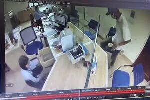 Công an TP Hà Nội truy tìm đối tượng cướp ngân hàng