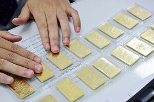 Vàng miếng PNJ tăng sốc 5,7 triệu đồng chiều bán ra
