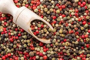 Tâm lý thận trọng khiến giá tiêu neo ở mức 147.000 đồng/kg