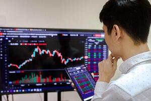 Thận trọng khi VN-Index tiến gần đến vùng đỉnh cũ