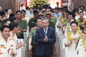 Tổng Bí thư Tô Lâm gặp mặt các gương điển hình tiên tiến 'Vì an ninh Tổ quốc'