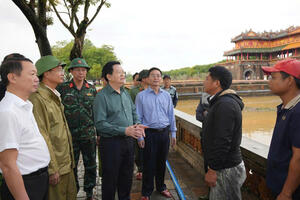 Phó Thủ tướng Chính phủ Mai Văn Chính kiểm tra khắc phục mưa lũ ở Huế