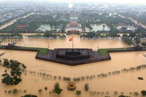 Thủ tướng yêu cầu sớm khôi phục sản xuất, kinh doanh sau mưa lũ