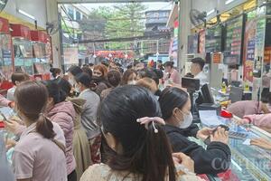 Đà Nẵng: Giá vàng cao, người dân chỉ mua 5 phân đến 1 chỉ lấy may