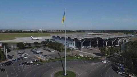 Nga tuyên bố hạ hàng trăm máy bay Ukraine, sân bay ở Odessa trúng tên lửa
